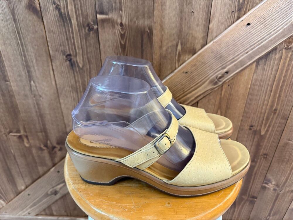 Dansko Women’s EU 40 US 9-9.5 Beige Leather Wedge Sandals Ankle Strap